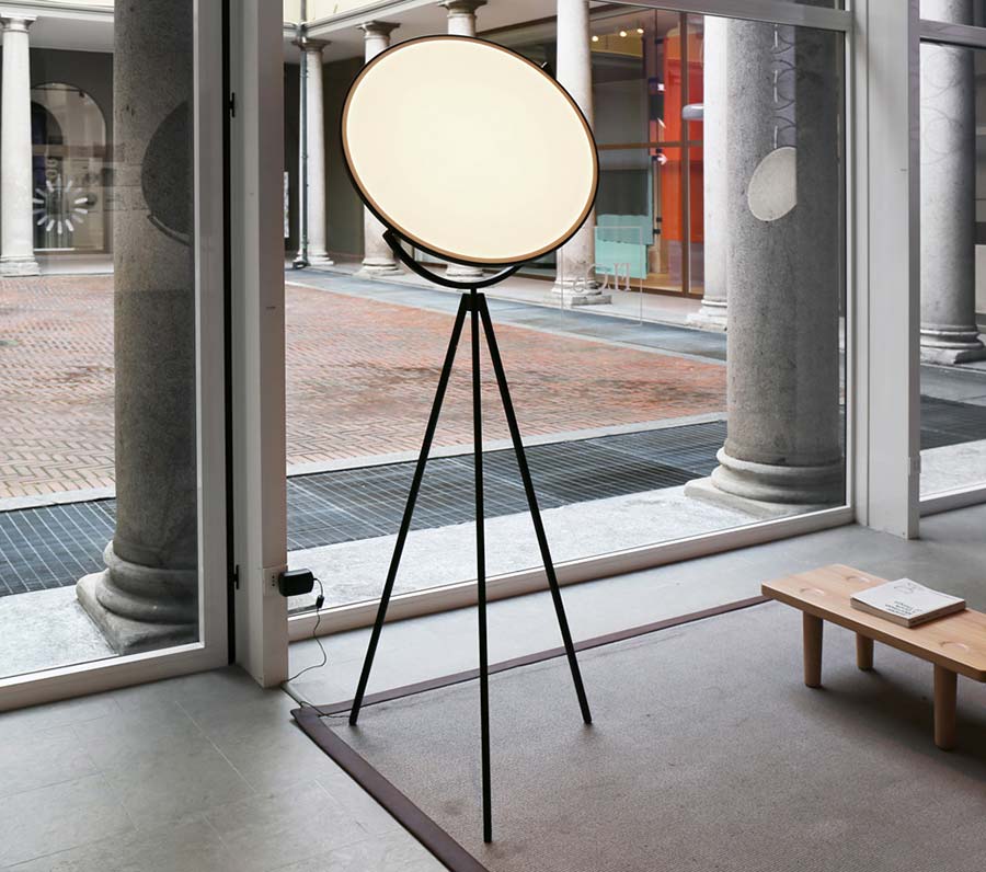 Lampade Da Terra Moderne Flos.Superloon Flos Terra Novita Illuminazione Roma Tulli Luce